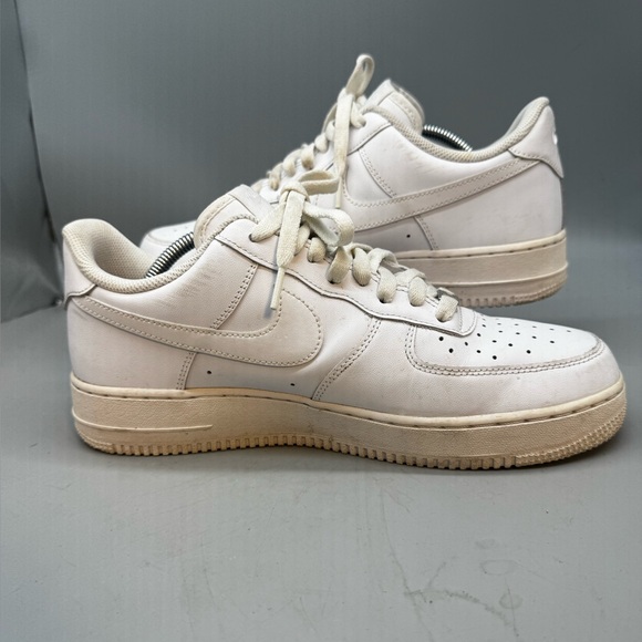 Size 10.5 - Nike Air Force 1 '07 Low Triple White Mens Shoes - Picture 2 of 7